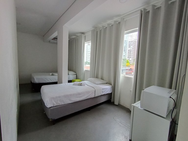 Suíte iluminada e bem localizada - A68