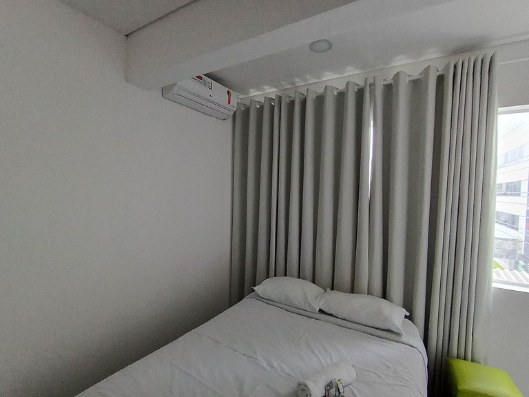 Suíte iluminada e bem localizada - A68