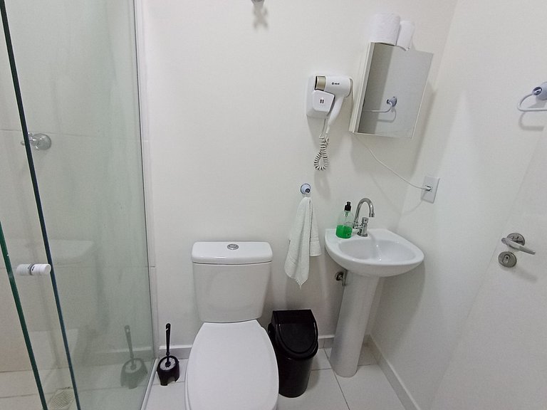 Suíte iluminada e bem localizada - A68