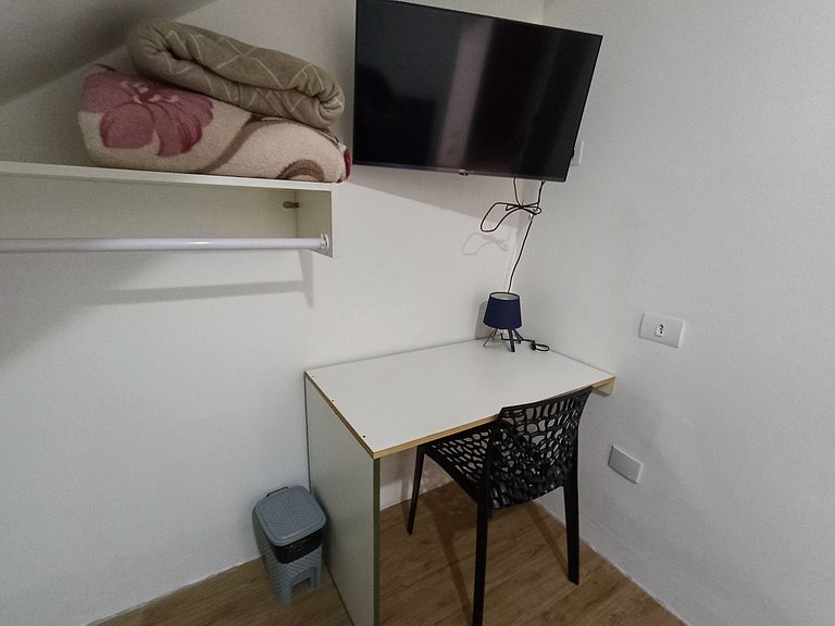 Quarto super localização com NetFlix | A40
