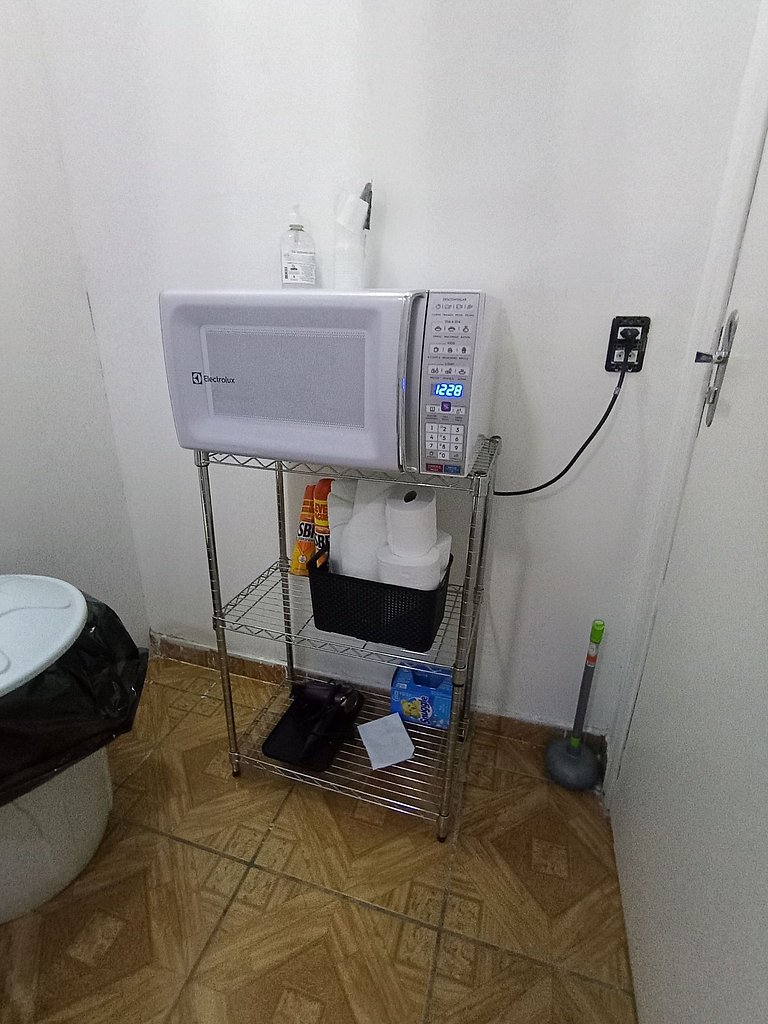 Suíte iluminada e bem localizada - A37