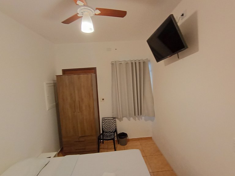 Quarto térreo bem localizado com Netflix - A46