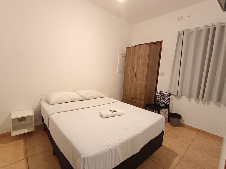 Quarto térreo bem localizado com Netflix - A46