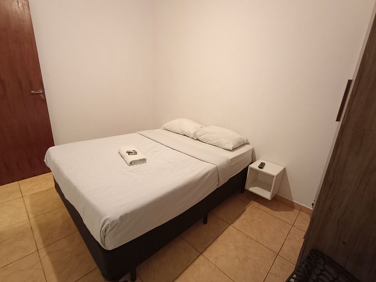 Quarto térreo bem localizado com Netflix - A46