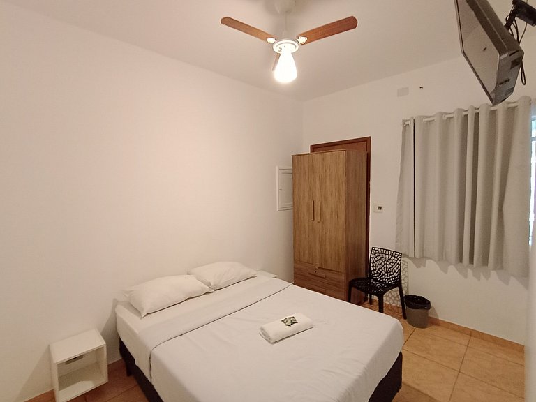 Quarto térreo bem localizado com Netflix - A46