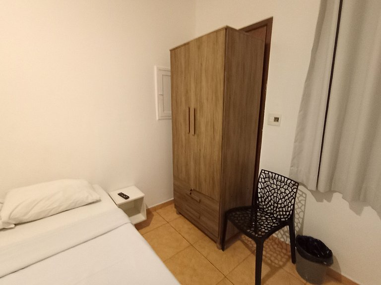 Quarto térreo bem localizado com Netflix - A46