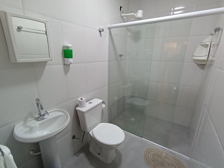 Quarto térreo bem localizado com Netflix - A46