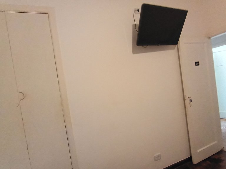 Quarto arejado na Vila Olímpia com Smart TV - A47