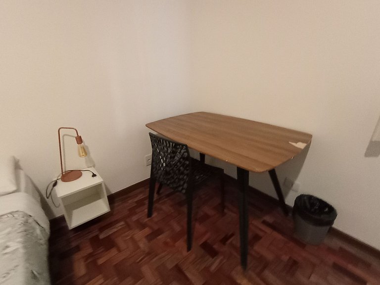 Quarto arejado na Vila Olímpia com Smart TV - A47