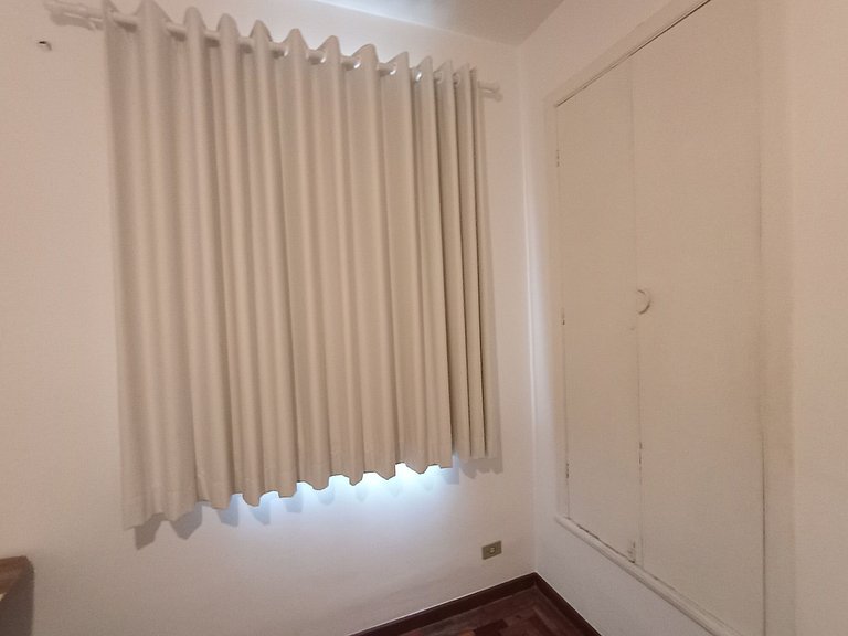 Quarto arejado na Vila Olímpia com Smart TV - A48