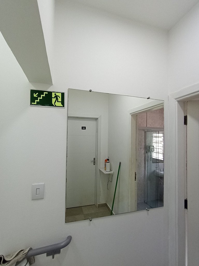 Quarto arejado na Vila Olímpia com Smart TV - A48