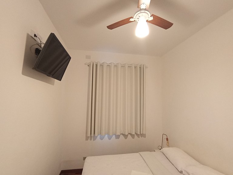 Quarto tranquilo na Vila Olímpia com Smart TV -A48