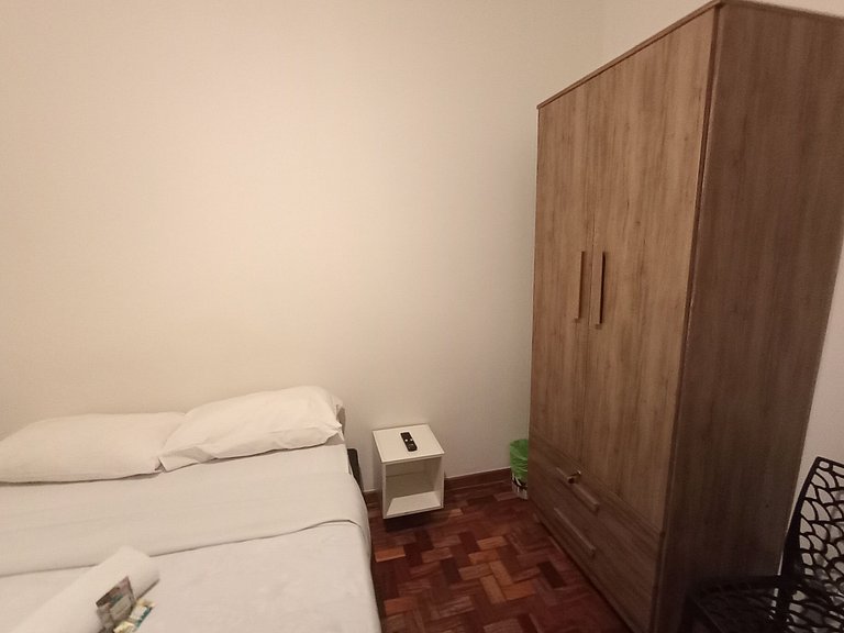 Quarto tranquilo na Vila Olímpia com Smart TV -A48