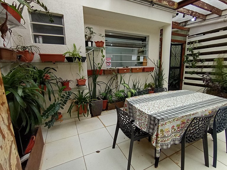 Suíte com banheiro * Super Localização * - A60