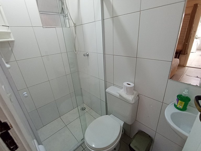 Suíte com banheiro * Super Localização * - A60