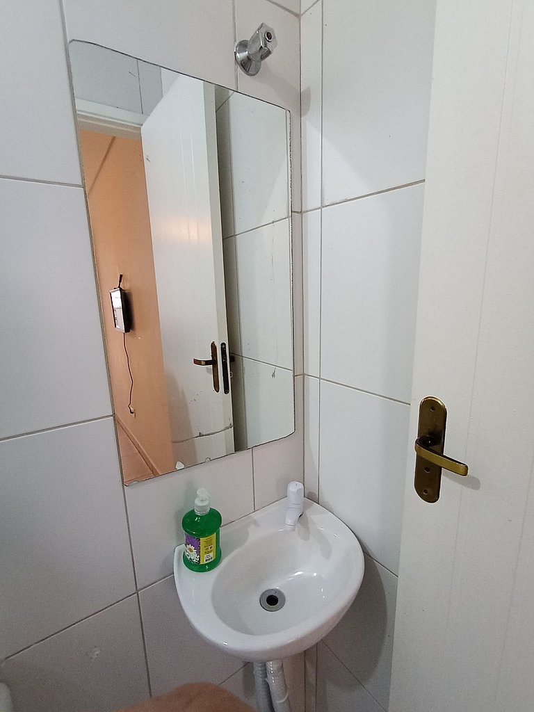 Suíte com banheiro * Super Localização * - A60