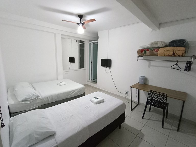 Quarto Amplo Vila Olímpia *Localização TOP *-A54