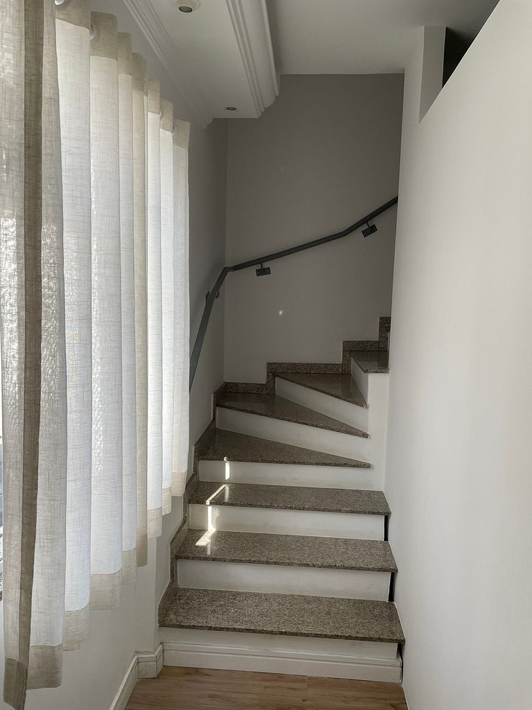 Quarto super localização com NetFlix | A40