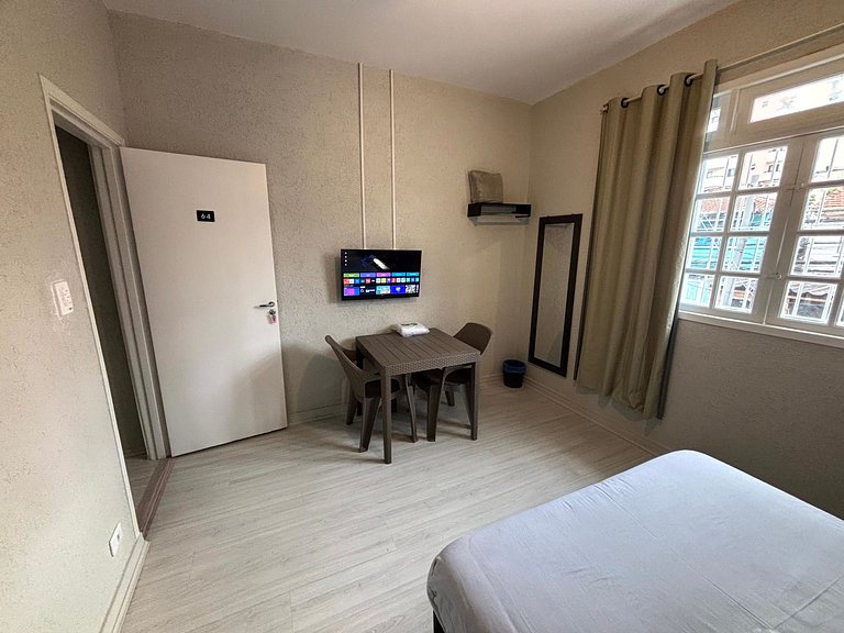 Quarto amplo e iluminado na Vila Olímpia - A64