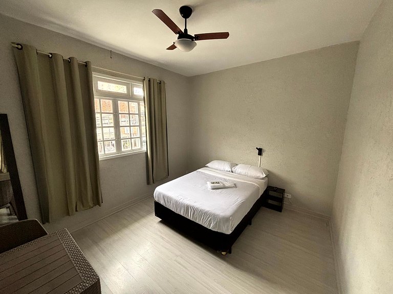 Quarto amplo e iluminado na Vila Olímpia - A64