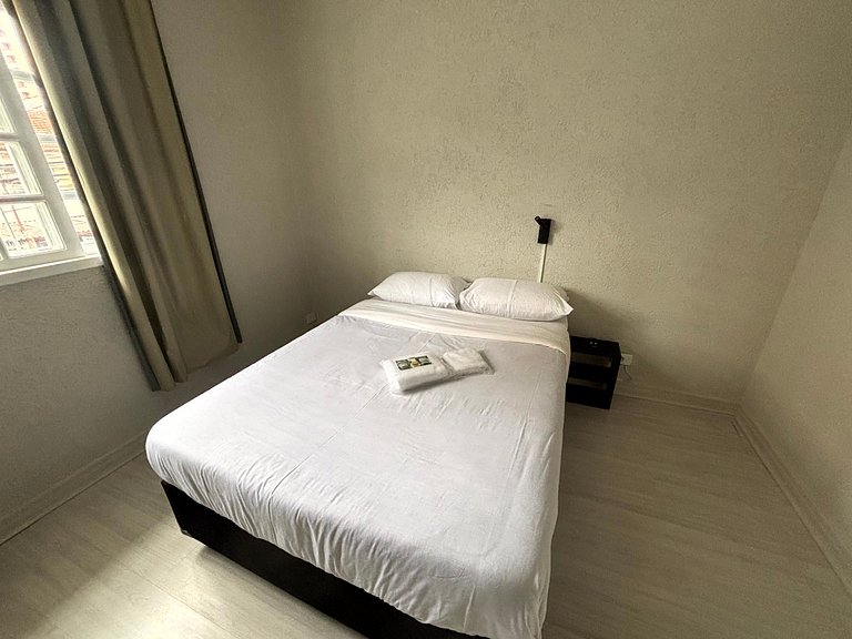 Quarto amplo e iluminado na Vila Olímpia - A64