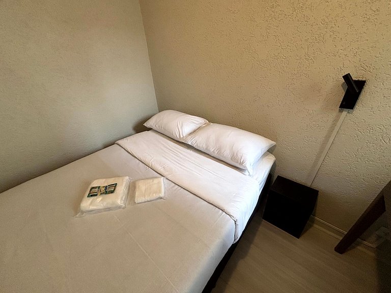 Quarto com SmartTV e mesa na Vila Olímpia - A65