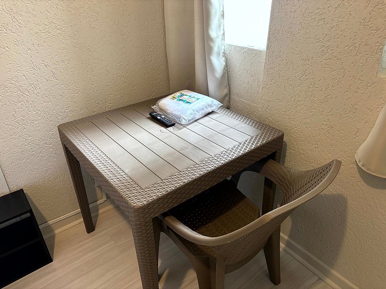 Quarto com SmartTV e mesa na Vila Olímpia - A65