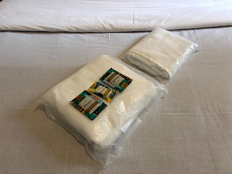 Quarto com SmartTV e mesa na Vila Olímpia - A65