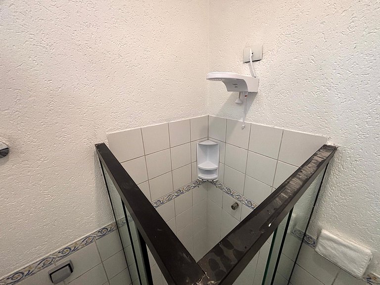 Quarto com SmartTV e mesa na Vila Olímpia - A65