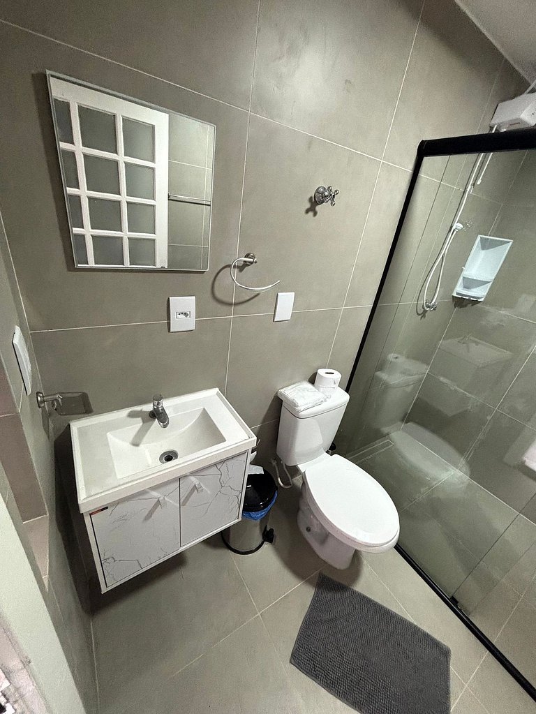 Quarto com SmartTV e mesa na Vila Olímpia - A65