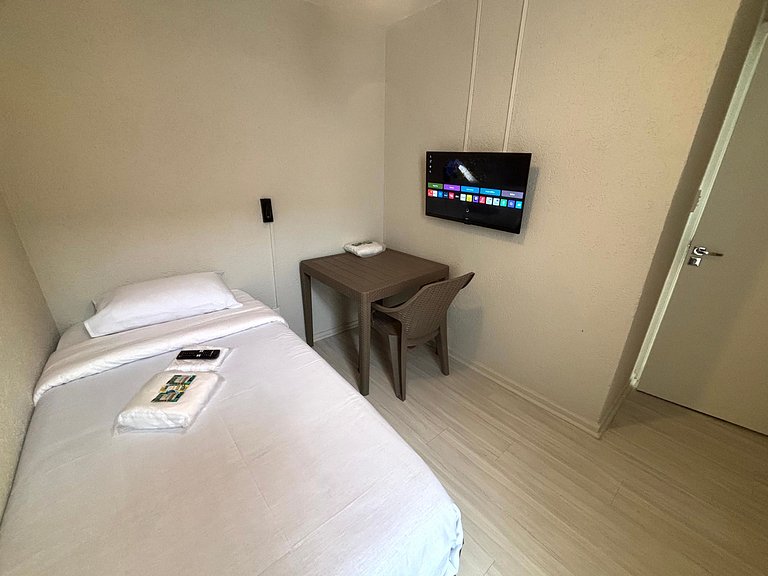 Quarto compacto com SmartTV na Vila Olímpia - A66