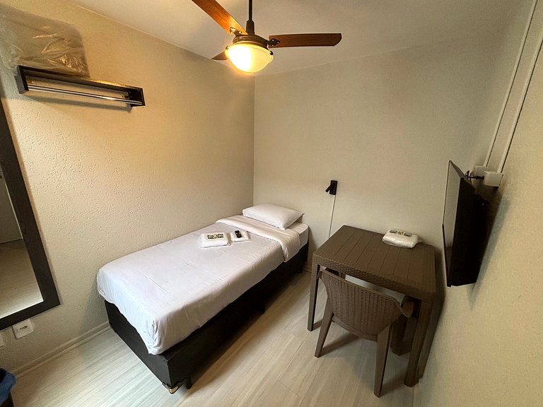Quarto compacto com SmartTV na Vila Olímpia - A66
